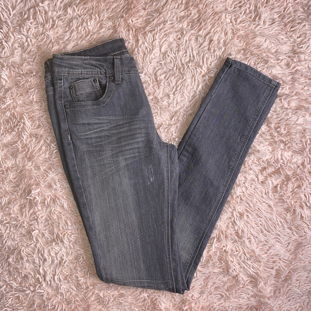 GREY DENIM 5-POCKET DISTRESSED SKINNY JEANS · SIZE 7 - Picture 3 of 6